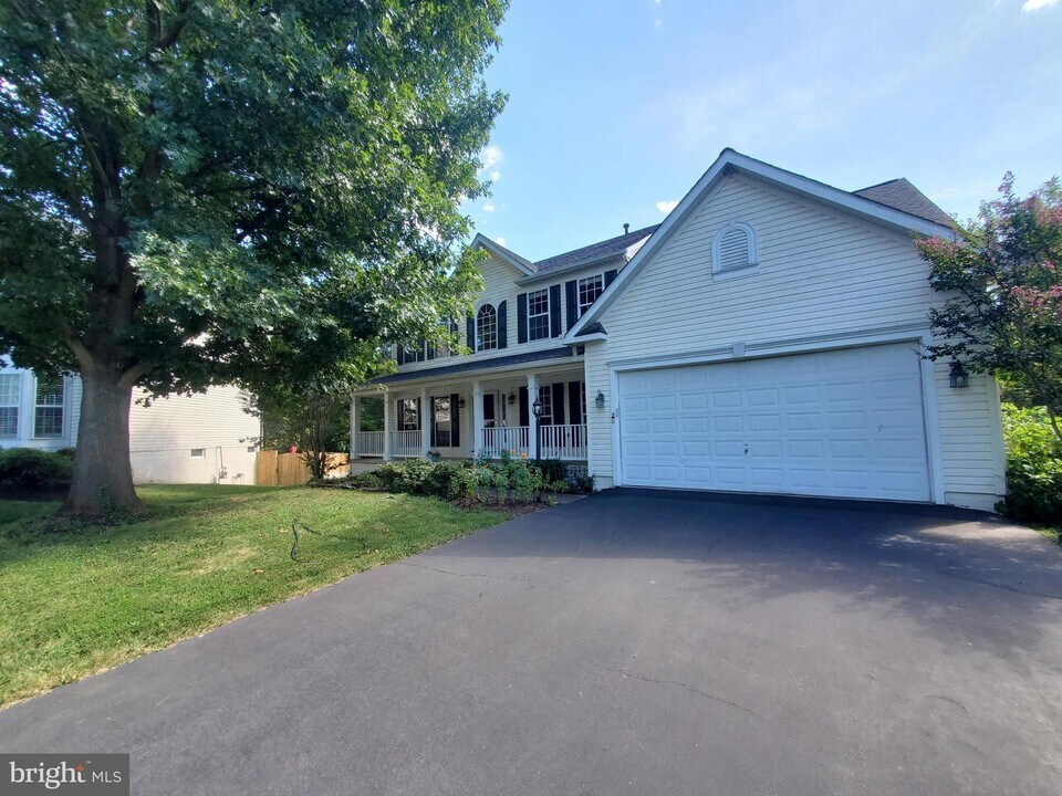 20960 Capilano Ct in Ashburn, VA - Building Photo