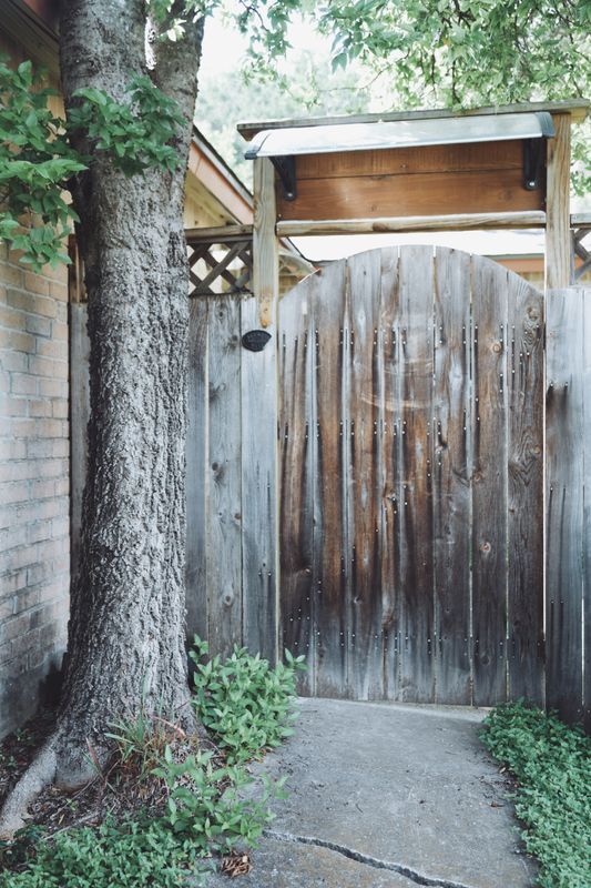 property at 9906 Hundred Oaks Cir