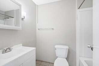 34000 Fernwood St in Westland, MI - Building Photo - Building Photo