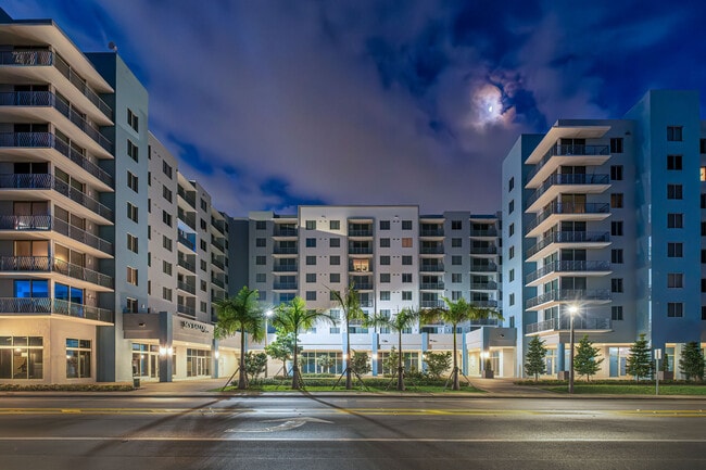 Century Town Center in Doral, FL - Building Photo - Building Photo