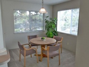 Poplar Village North in Medford, OR - Building Photo - Interior Photo