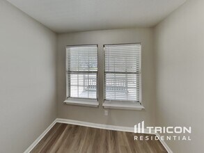 10457 Royal Andrews Dr in Conroe, TX - Building Photo - Building Photo