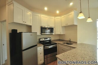 877 Beacon St in Boston, MA - Foto de edificio - Building Photo