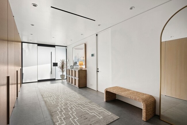 1807 Blue Heights Dr in Los Angeles, CA - Foto de edificio - Building Photo