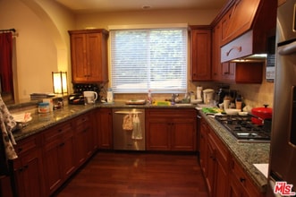 108 S El Molino Ave, Unit #108 in Pasadena, CA - Building Photo - Building Photo