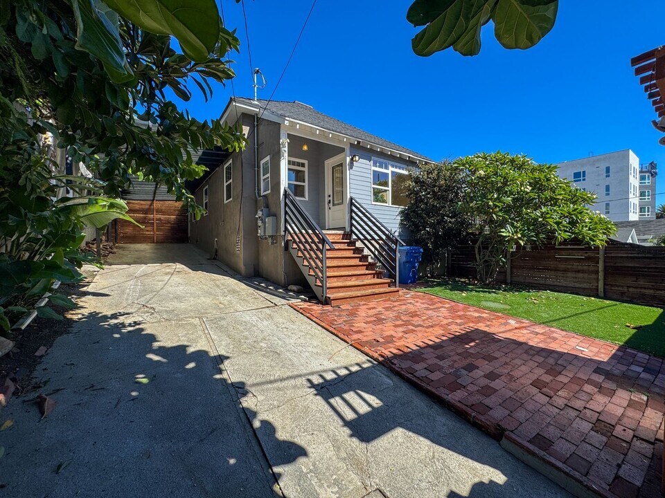 1559 W Court St in Los Angeles, CA - Building Photo