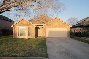 902 E Aimee St in Forney, TX - Building Photo