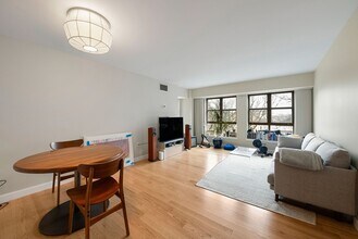 931 Massachusetts Ave in Cambridge, MA - Building Photo - Building Photo