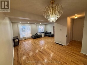 52 Dana Crescent in Vaughan, ON - Building Photo - Building Photo