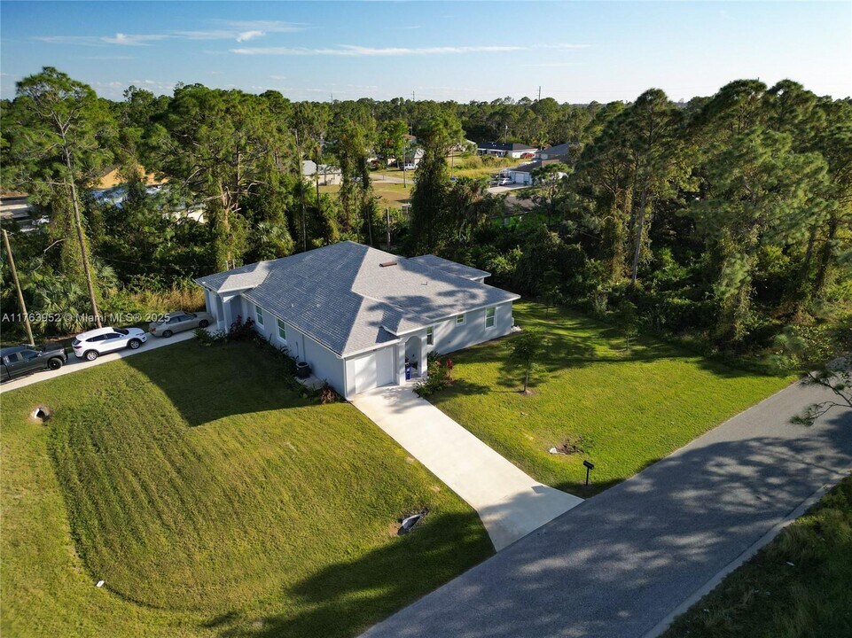 4661-4663 29th St SW in Lehigh Acres, FL - Building Photo