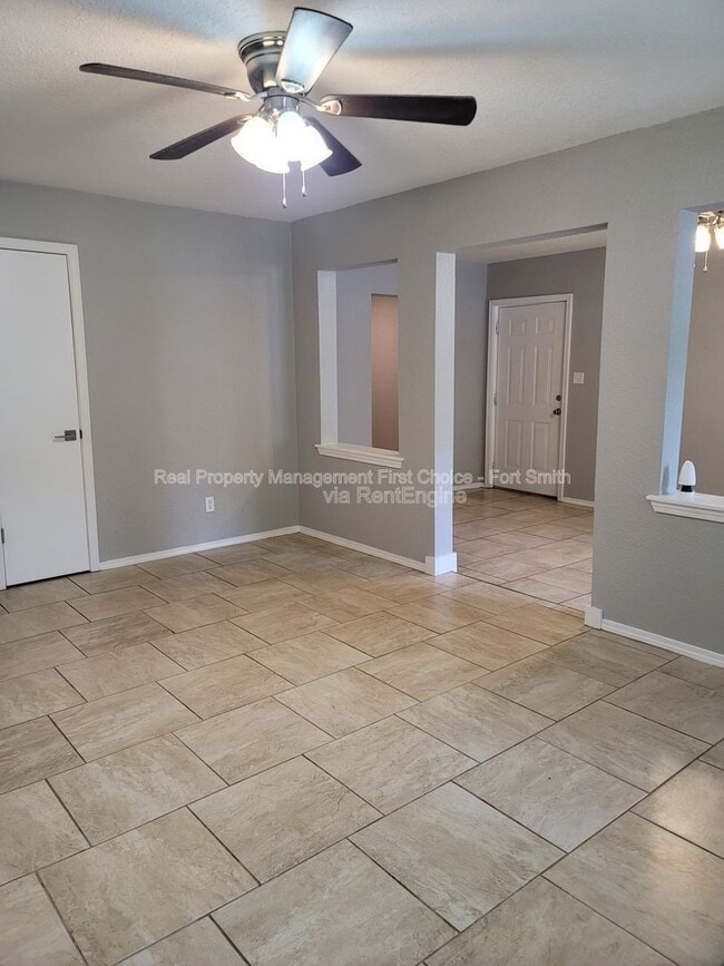 1028 Chitwood St in Alma, AR - Foto de edificio - Building Photo