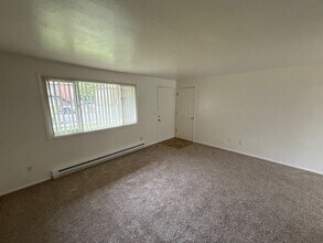 3875 Iberis St NE in Salem, OR - Building Photo - Building Photo