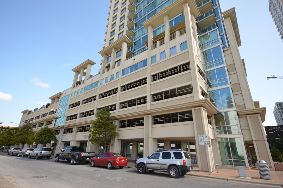 Spring Condominiums in Austin, TX - Foto de edificio