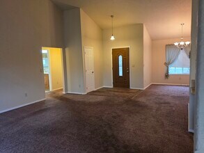 208 Sunset Ln in Grandview, WA - Foto de edificio - Building Photo