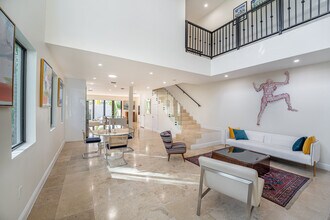 2766 SW 33rd Ave in Miami, FL - Building Photo - Building Photo