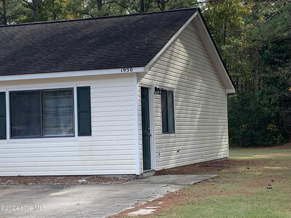 1950 Countrywood Blvd in Jacksonville, NC - Foto de edificio