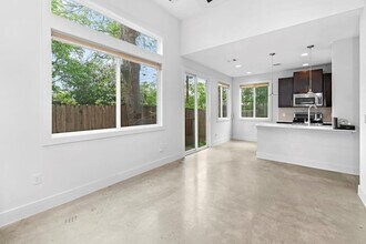 2708 Willow St in Austin, TX - Building Photo - Building Photo