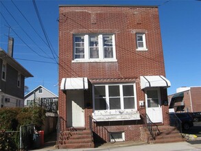 152 Garfield Ave in Mineola, NY - Building Photo - Building Photo