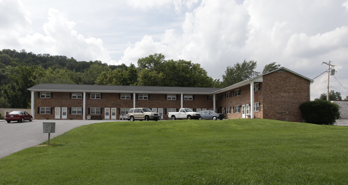 82-116 Lebanon Rd in Colonial Heights, TN - Building Photo