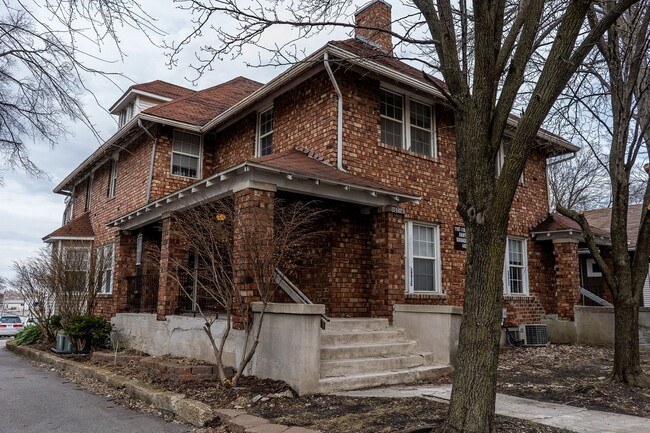 property at 1107 E Walnut St