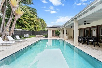 3625 Battersea Rd in Miami, FL - Building Photo - Building Photo