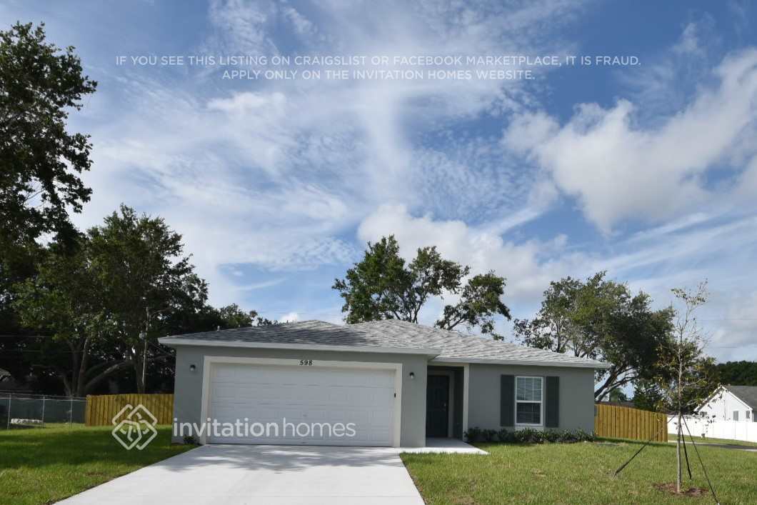 598 SW Ester Ave in Port St. Lucie, FL - Building Photo