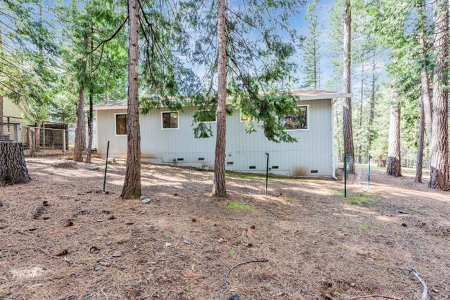 5603 Sierra Springs Dr in Pollock Pines, CA - Building Photo - Building Photo