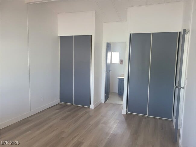 1060 S Bunch St in Pahrump, NV - Building Photo - Building Photo