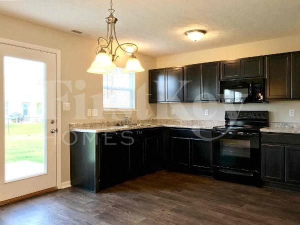 8128 Wildwood Farms Dr in Indianapolis, IN - Foto de edificio - Building Photo