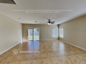 9315 W Bennet Plaza in Phoenix, AZ - Building Photo - Building Photo