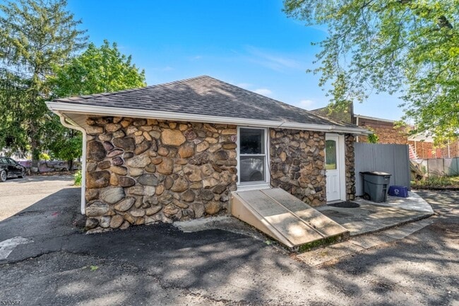 property at 27 Walter Hammond Pl