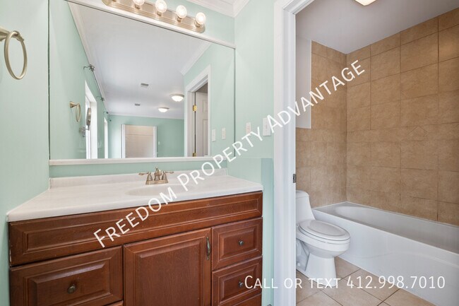 2642 Mt Royal Rd in Pittsburgh, PA - Building Photo - Building Photo