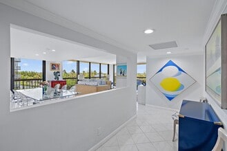 3390 S Ocean Blvd in Palm Beach, FL - Building Photo - Building Photo