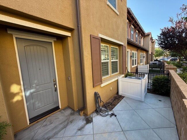 28743 Jardineras Dr in Santa Clarita, CA - Building Photo - Building Photo