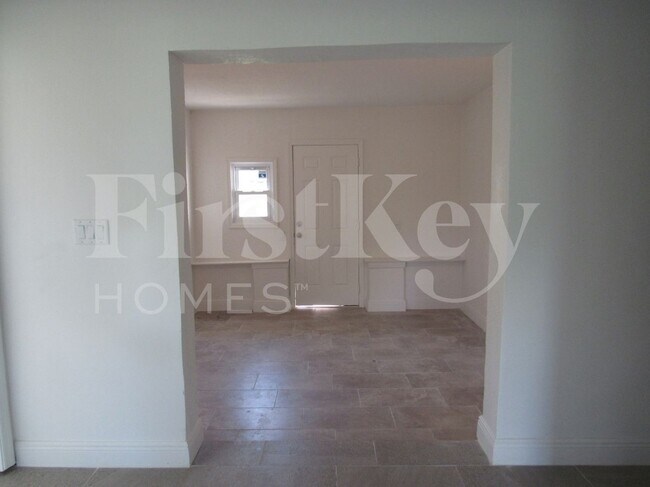 7347 Barragan Rd in Ft. Myers, FL - Foto de edificio - Building Photo
