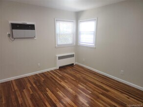 27-12 Curtis St in Queens, NY - Building Photo - Building Photo