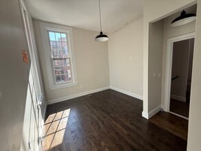 37 Kirk St, Unit 37-2 in Lowell, MA - Foto de edificio - Building Photo