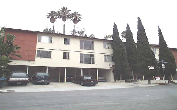 8743-8747 Shoreham Dr in West Hollywood, CA - Building Photo