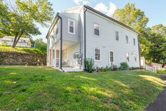 621 Main St in Sturbridge, MA - Building Photo - Building Photo