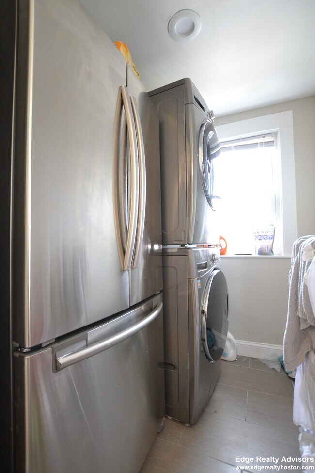 81 Surrey St, Unit 1 in Boston, MA - Building Photo - Building Photo