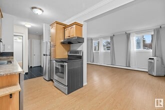 10811 115 St NW in Edmonton, AB - Building Photo - Building Photo