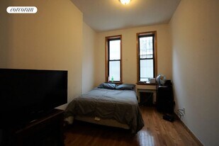 486 E 74th St in New York, NY - Building Photo