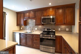 10039 Oakton Terrace Rd in Oakton, VA - Building Photo - Building Photo