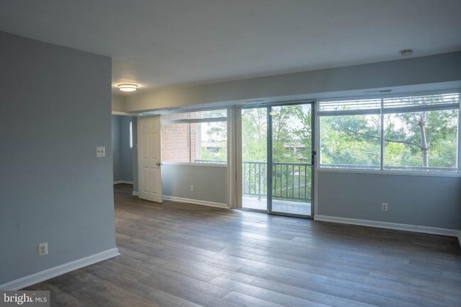 5801 Quantrell Ave in Alexandria, VA - Foto de edificio - Building Photo