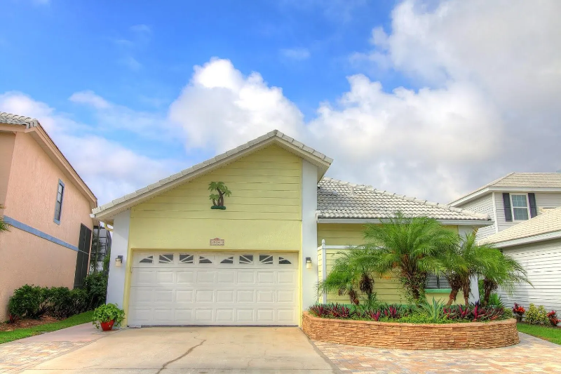 914 Shagos Dr in Apollo Beach, FL - Foto de edificio