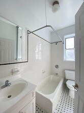 117 W 13th St, Unit 06 in New York, NY - Building Photo - Building Photo