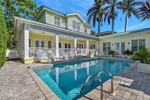 362 2nd Ave N in Naples, FL - Building Photo