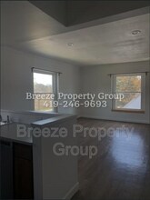 1945 Ottawa Dr in Toledo, OH - Building Photo - Building Photo