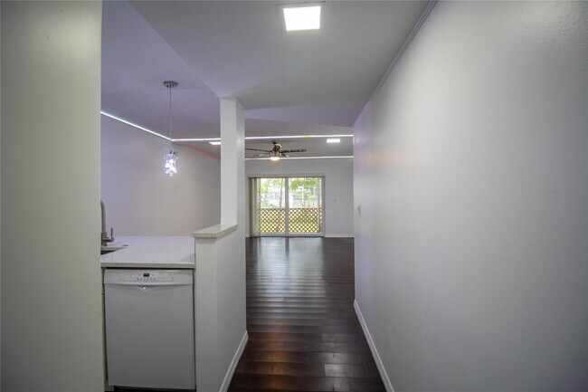 8401 Royal Palm Blvd in Coral Springs, FL - Building Photo - Building Photo