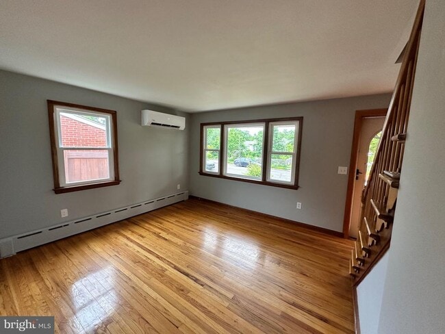 320 Barclay Ave in Morrisville, PA - Building Photo - Building Photo